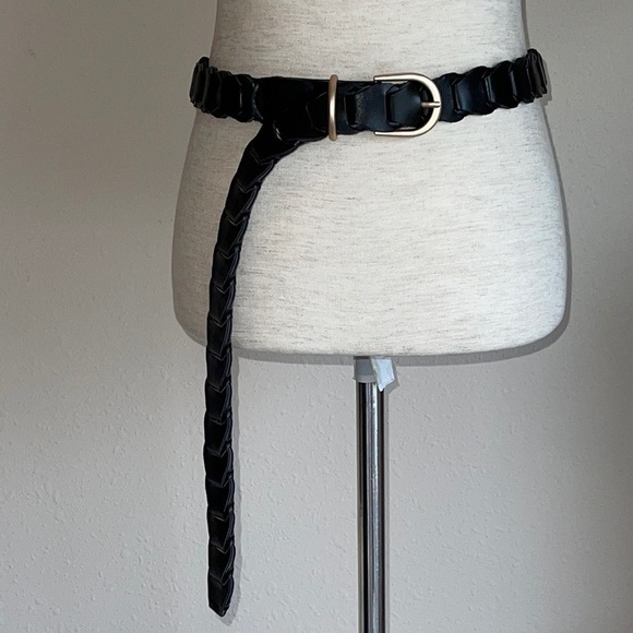 Kohl’s Black Vegan Soft Leather Gold Buckle Adjustable to your waist Belt 49”XL - Picture 4 of 11